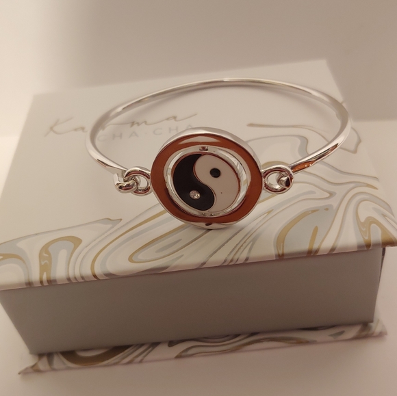 Yin Yang Spinning Karma Cha Cha Bracelet - Picture 1 of 7